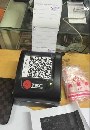 流水線上配條碼打印機(jī)提升工作效率。